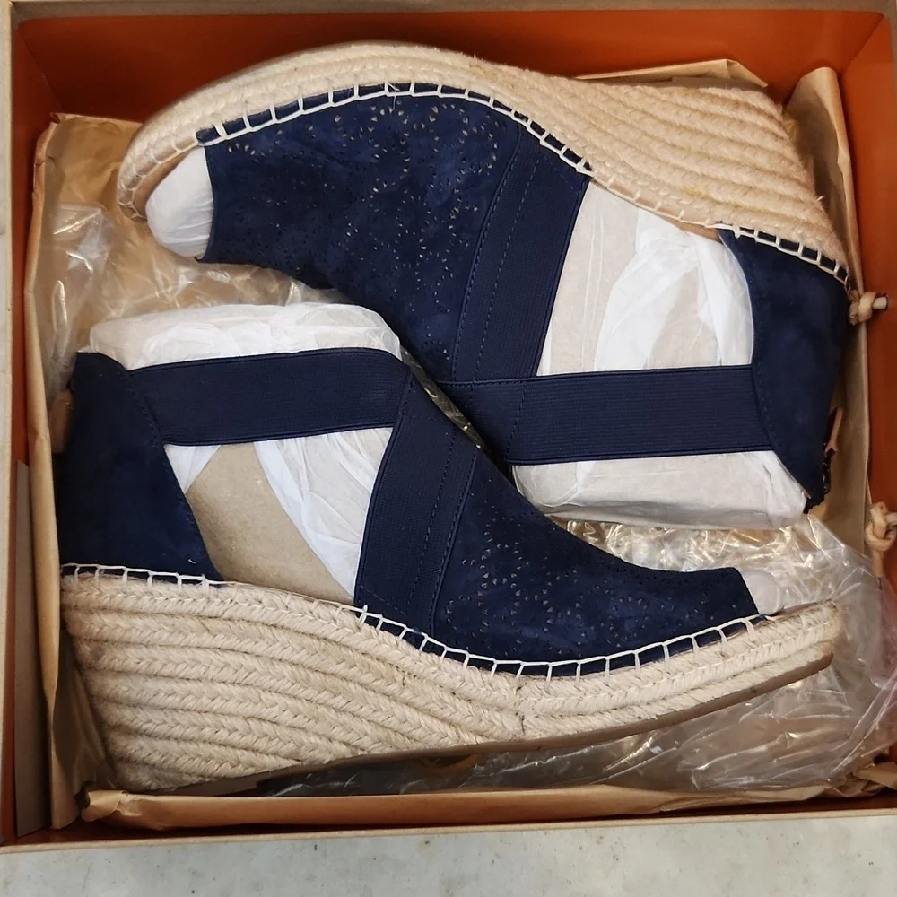 NWT Kenneth Cole Gentle Souls Colleen Cross Blue Elastic Wedge Sandal